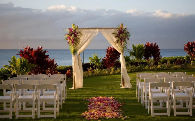Royal Lahaina Resort & Bungalows