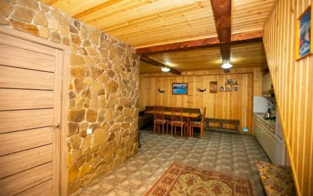 Guest House in Dombay Gostevoj dom v Dombae