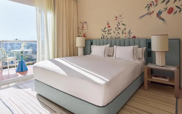Отель Don Carlos Marbella
