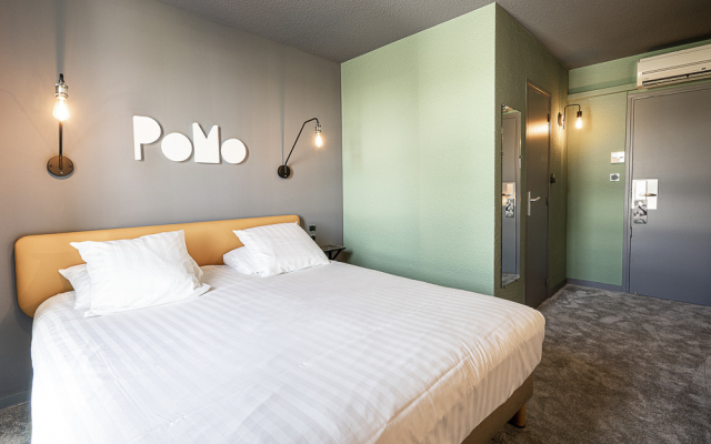 PoMo Hotel & Restaurant