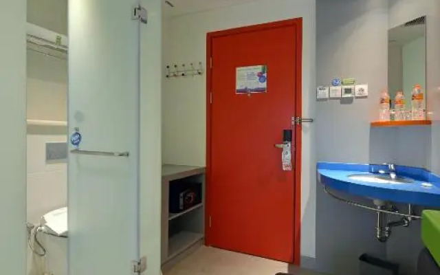 POP! Hotel Solo