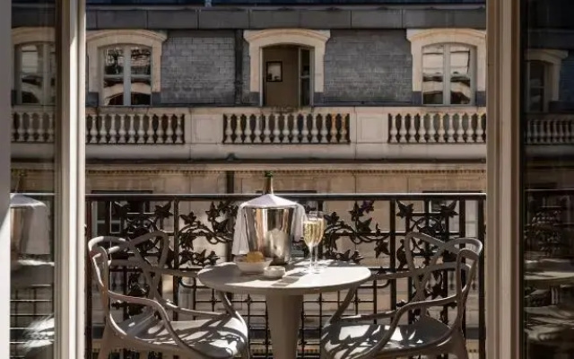 La Clef Louvre Paris by The Crest Collection