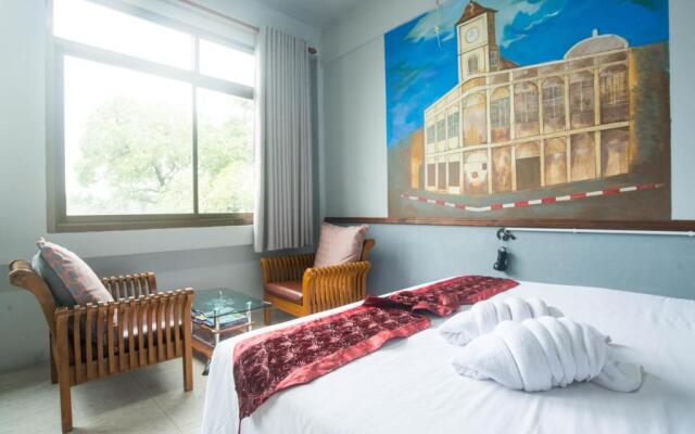 Beehive Phuket Old Town - Hostel