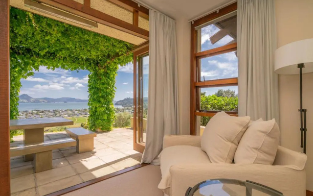 Shakespeare Cliff Lodge