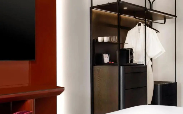 Revery Toronto Downtown, Curio Collection by Hilton