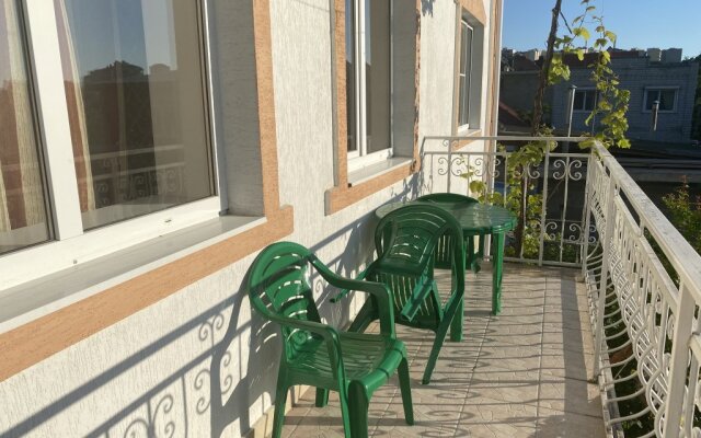 Na Belinskogo Guest House