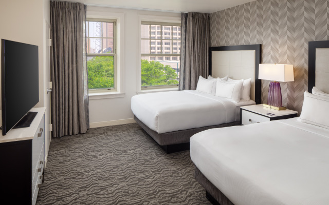 DoubleTree Suites by Hilton Hotel Detroit Downtown - Fort Shelby