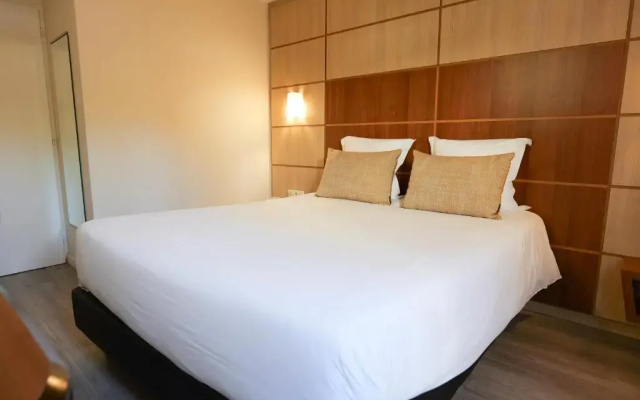 Отель Hotel Le Kennedy - The Originals Relais