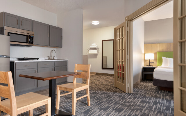 Country Inn & Suites by Radisson, Brookings, SD