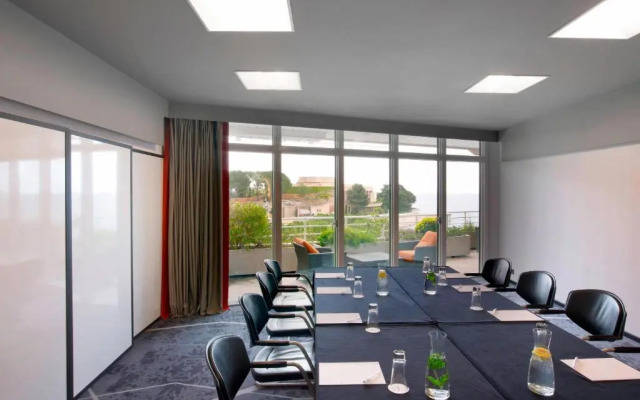 Le Meridien Beach Plaza