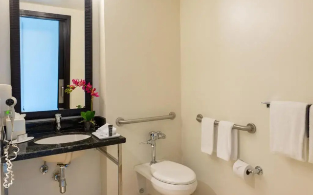 Courtyard by Marriott Panama Metromall