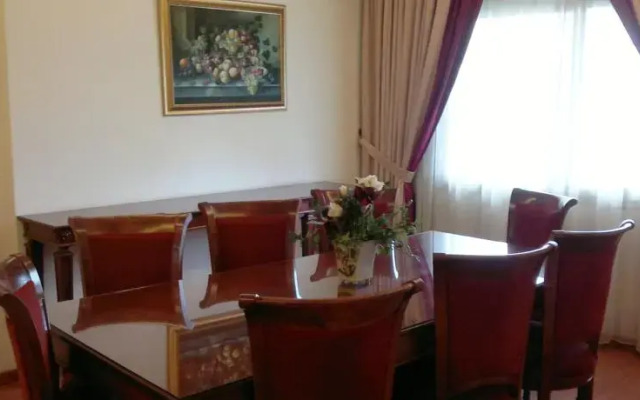 White House Hotel