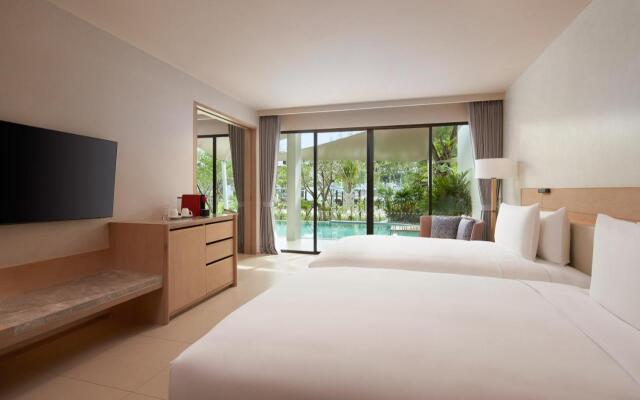 Le Méridien Phuket Mai Khao Beach Resort