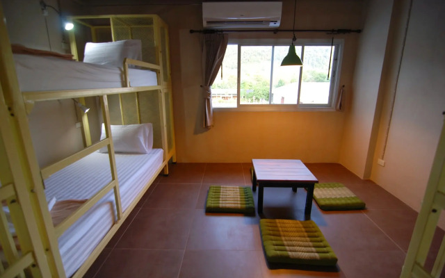 Non La Mer Hostel