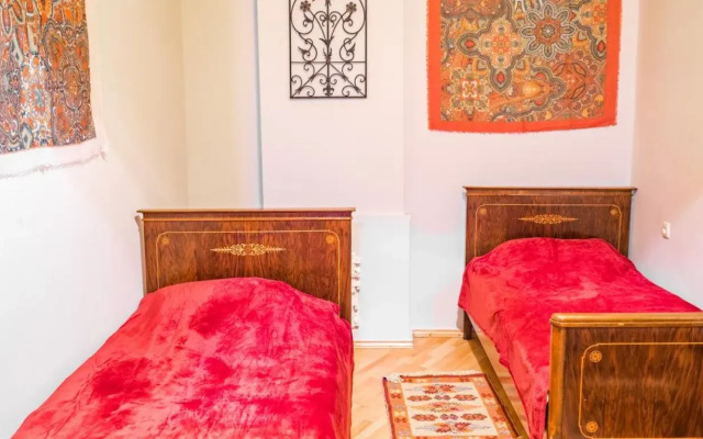 Amo Ra Guest House