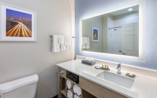 La Quinta Inn & Suites by Wyndham Houston Channelview