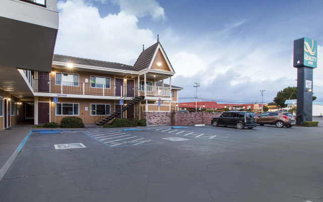 BaySide Inn & Suites Eureka