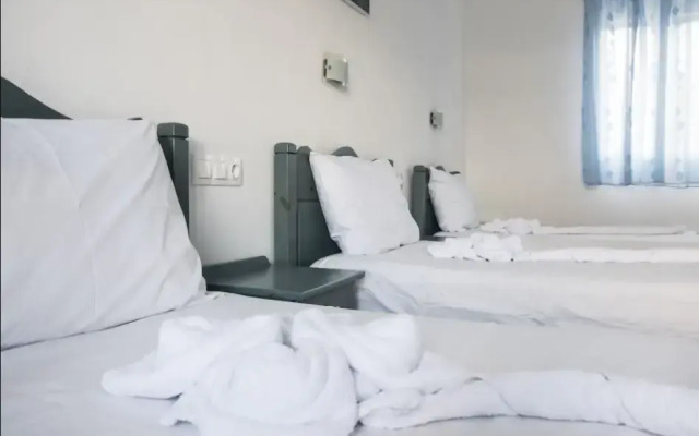 Ikaros Studios & Apartments