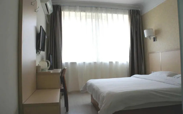 Zhongtian Seaview Hotel (Zhanqiao Railway Station)