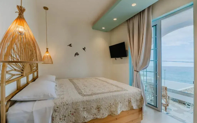 Delfini Beach Hotel