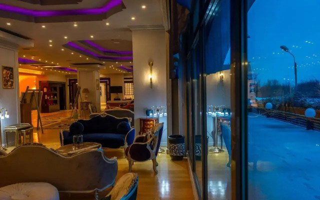 Phoenicia Express Hotel