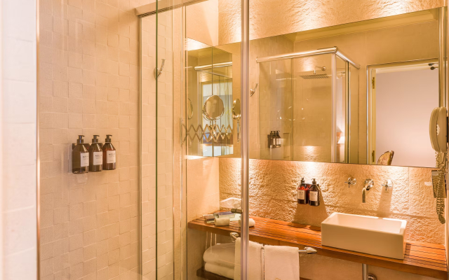 Melia Recoleta Plaza