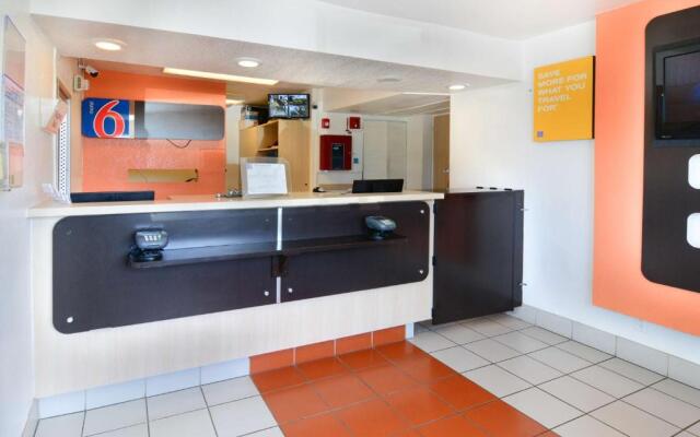 Motel 6 Galveston, TX
