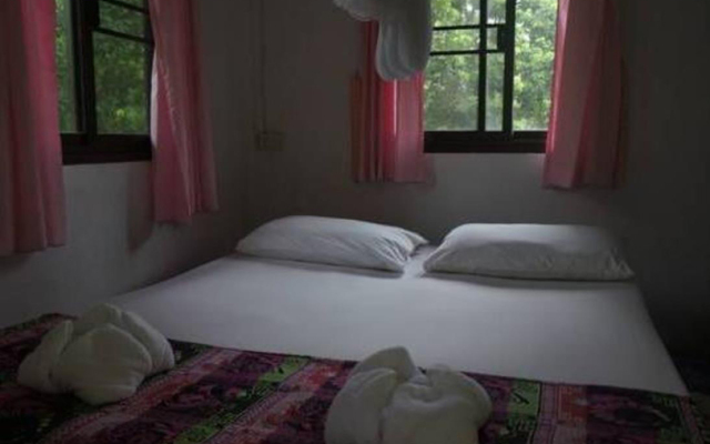 Khao Sok Jungle Huts Resort