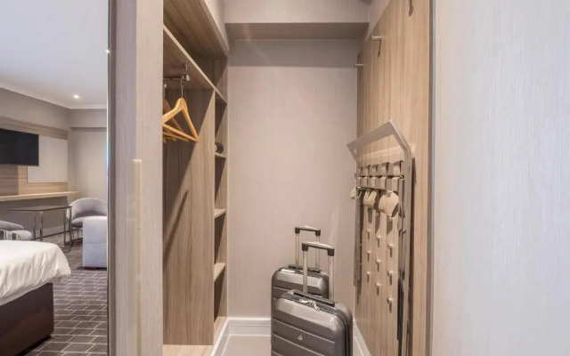 City Sleeper at Royal National Hotel