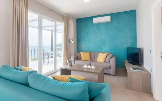 Blue Jasmine Hotel