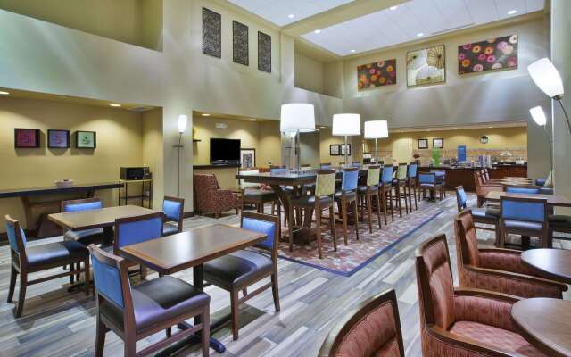 Hampton Inn & Suites Wichita Northeast