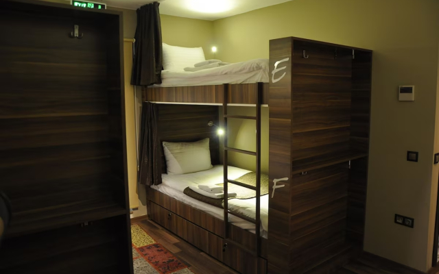 Juliet Rooms & Kitchen