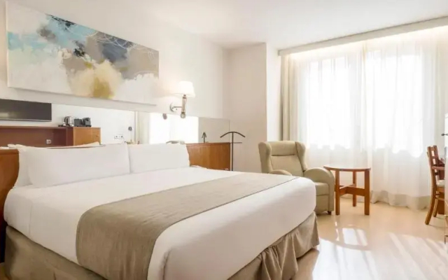 Отель Ilunion Les Corts Spa