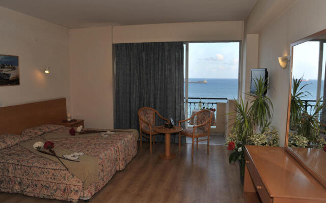 Pier Beach Hotel Apartments