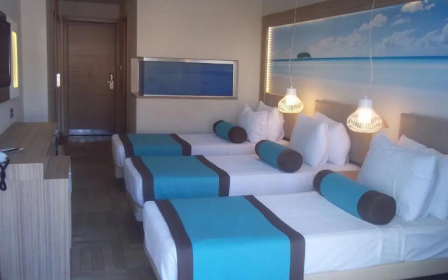 Отель Blue Bay Platinum