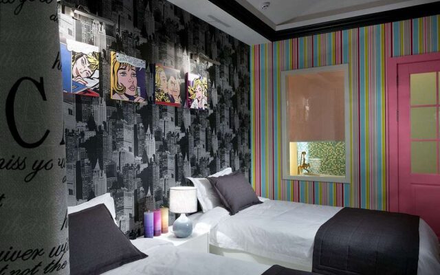 De Gaulle Boutique Hotel