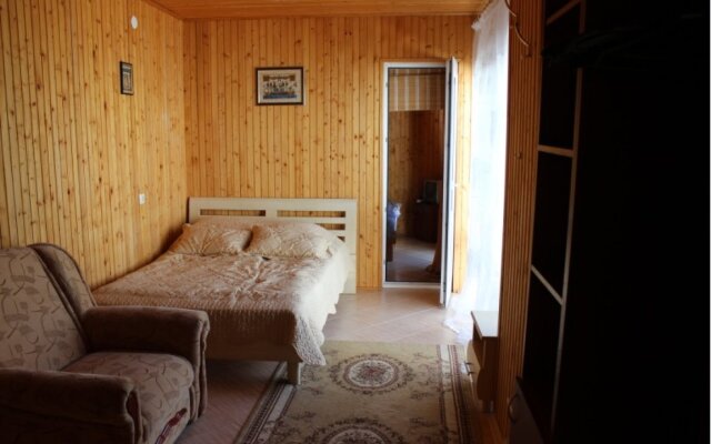 Semejnyij Guest House