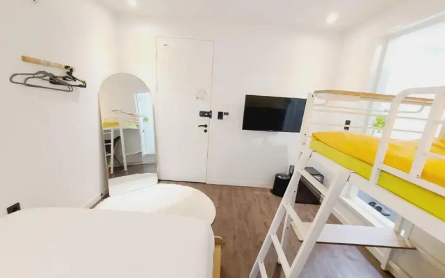 Bias K-GIRL GUESTHOUSE - Caters to Women