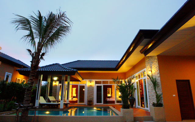 Rawai Private Villas - Pool and Garden