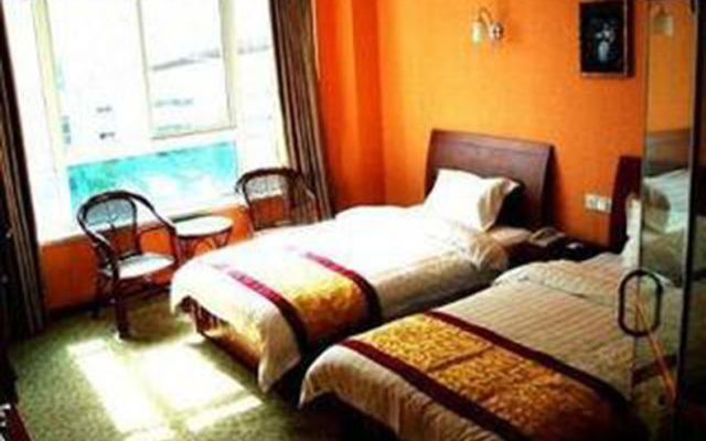 Super 8 Shilu E Jie Qu