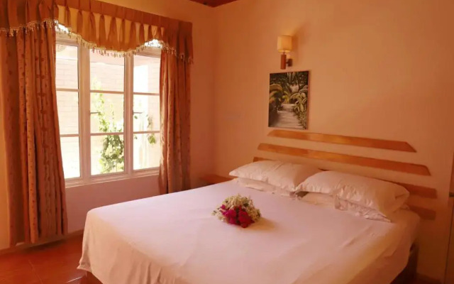 New Breeze Thoddoo Inn