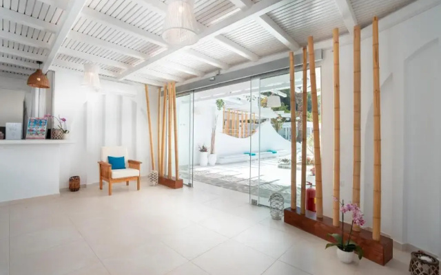 Aloe Hotel