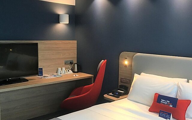 Holiday Inn Express Zurich Airport, an IHG Hotel