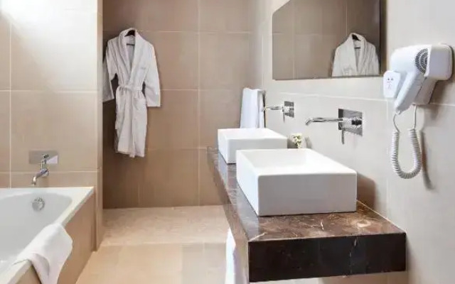 Amphora Hotel & Suites