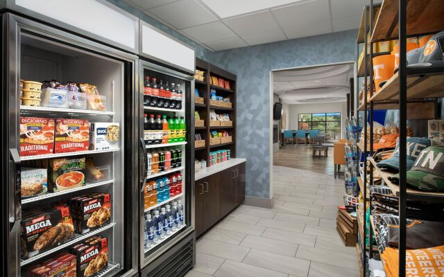 Holiday Inn Express & Suites Knoxville-Clinton by IHG