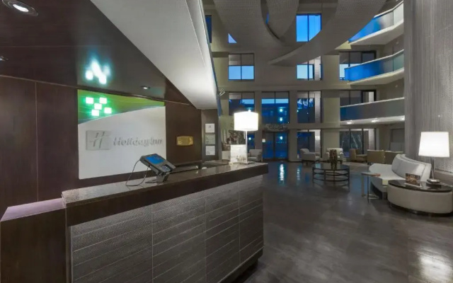Holiday Inn & Suites Phoenix Airport North by IHG