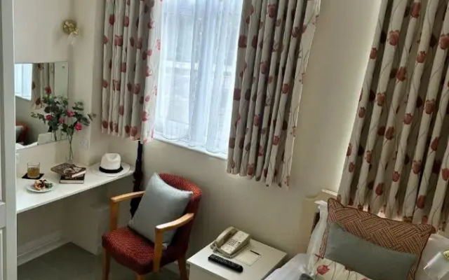Redcliffe Hotel