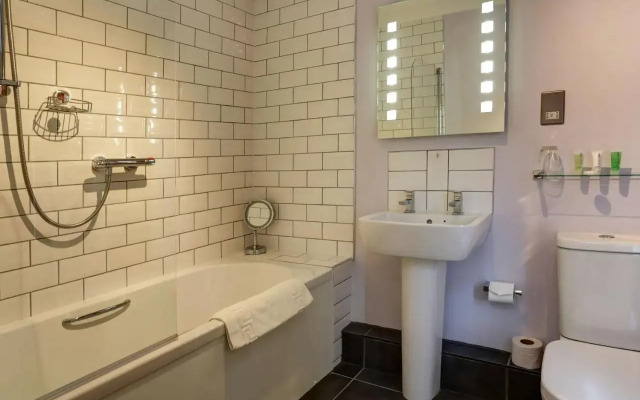 Oaklands Hotel