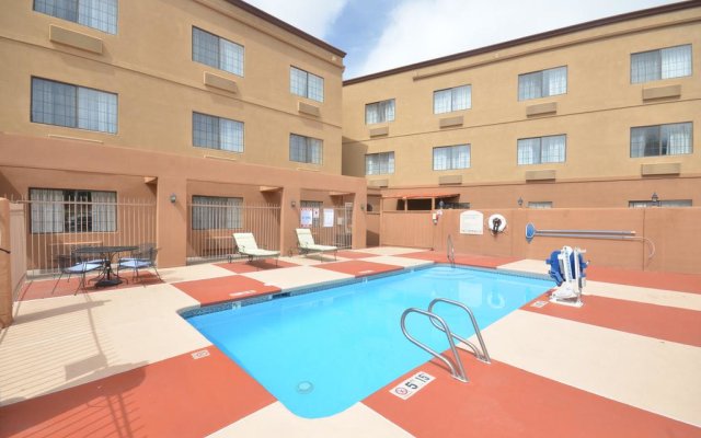 Ramada by Wyndham Santa Fe