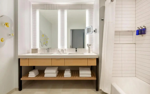 The Viv Hotel, Anaheim, a Tribute Portfolio Hotel